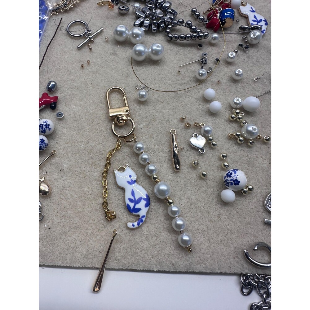 Blue White Cat Pearl Beaded Keychain Bag Charm Holder - Picture 6 of 11